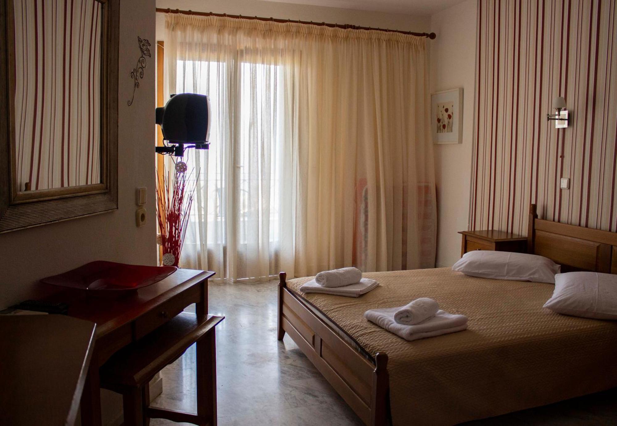 Zephyros Aparthotel โปไลโครโน ภายนอก รูปภาพ